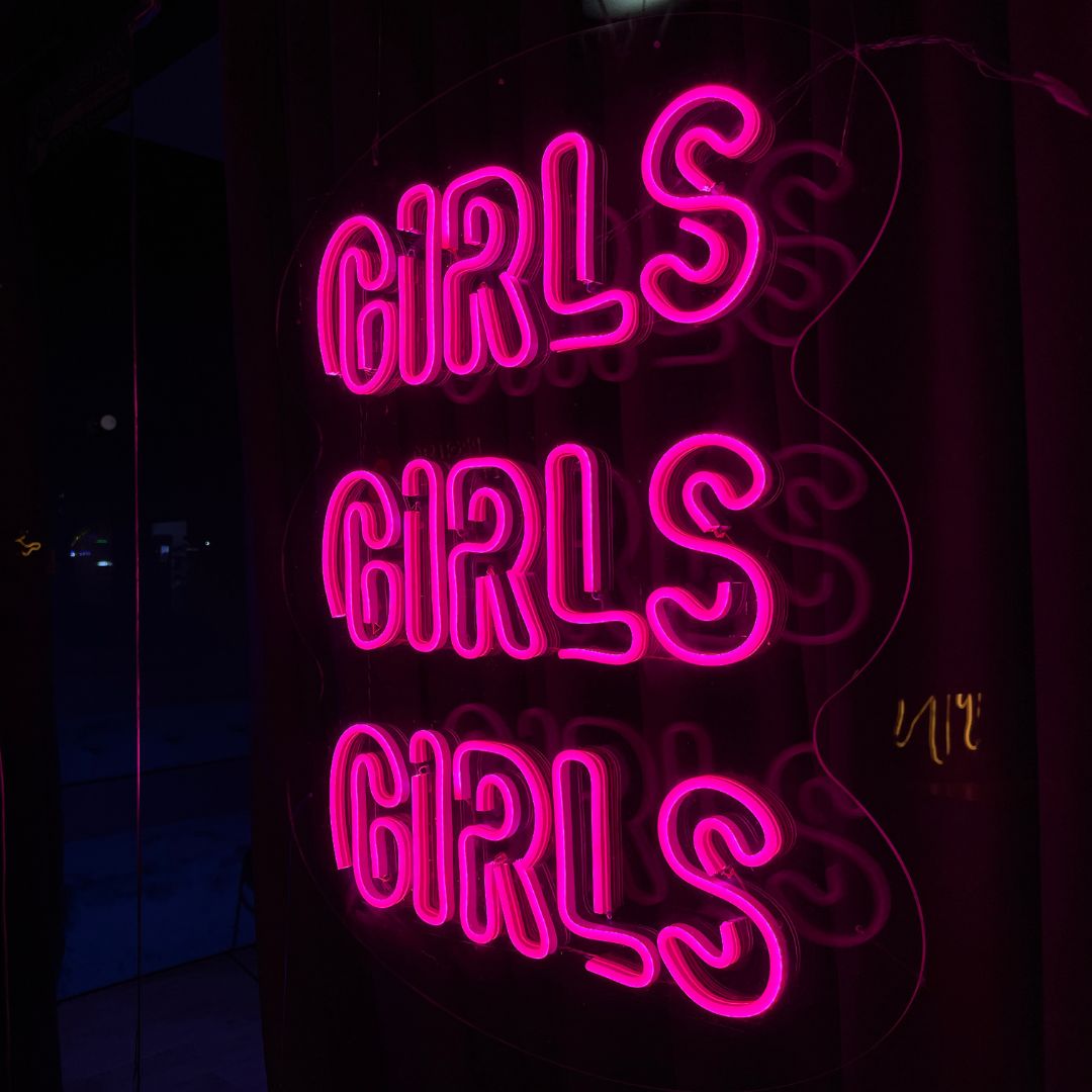 Pink neon sign - Neonific