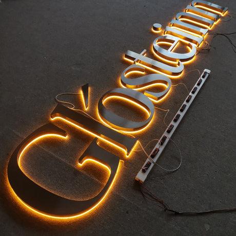 Letras embutidas com retroiluminação | Sinalização iluminada Halo